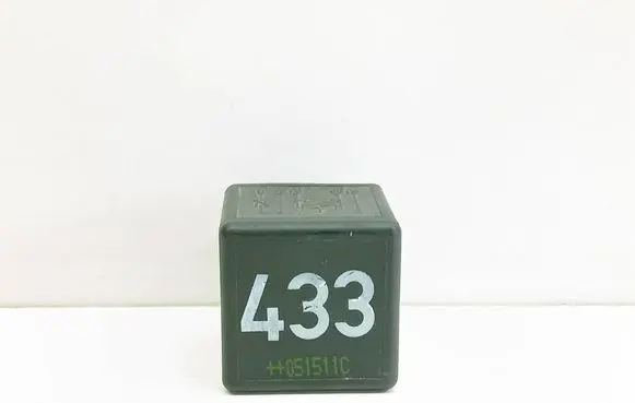 Volkswagen PASSAT B6 Other relay 3D0951253A