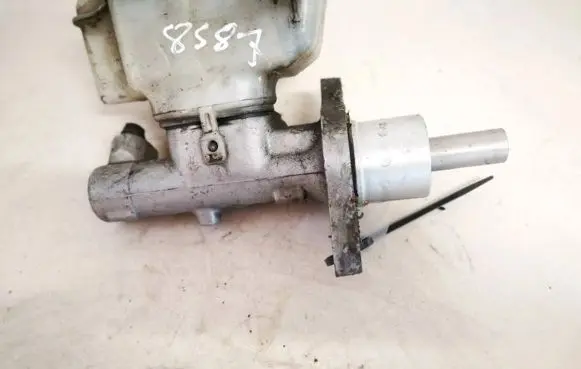 Volkswagen Golf V Master brake cylinder