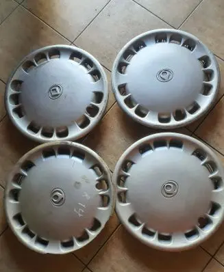 Mazda 323 F R14 wheel hub/cap/trim Ga7c37170