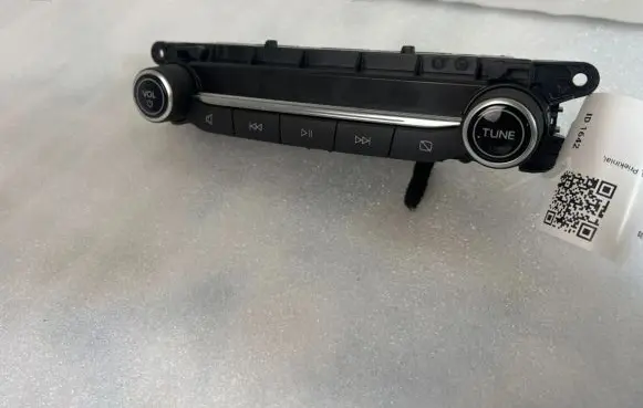 Ford Kuga III Sound control switch LJ6T18K811CB