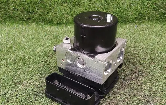 Volvo S60 ABS Pump 31329137 28526258053