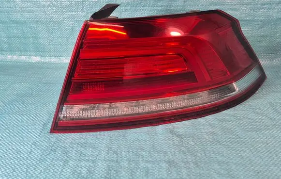 Volkswagen PASSAT B8 Rear/tail lights
