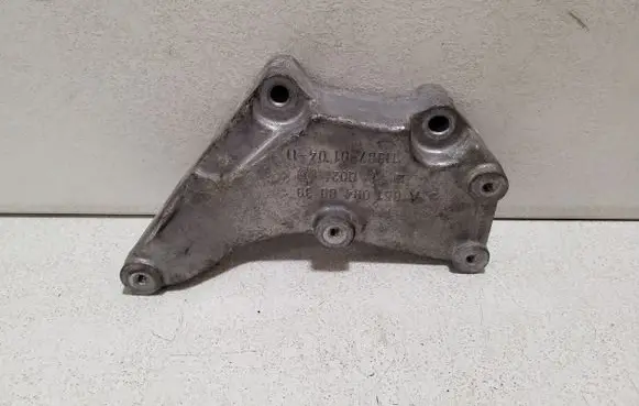 Mercedes-Benz CLS C218 X218 Engine mounting bracket A6510940039
