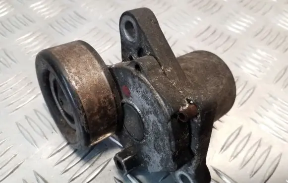 Hyundai ix35 Generator/alternator belt tensioner 252812A200
