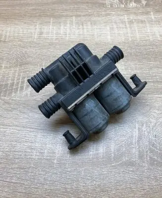 BMW 5 E39 Coolant heater control valve 8374995 147412137