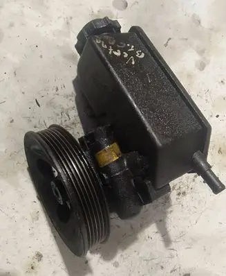 Opel Vectra B Power steering pump 90495957