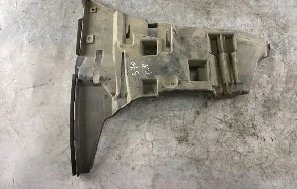 Front bumper mounting bracket