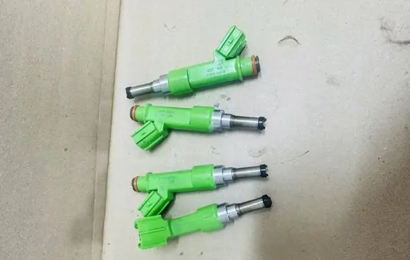 Toyota RAV 4 (XA40) Fuel injector 2325036010 X2ARY32T