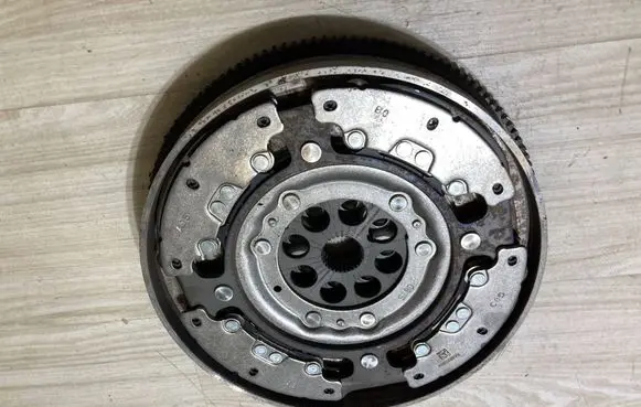 BMW 1 F70 Dual mass flywheel 5A3B7C604
