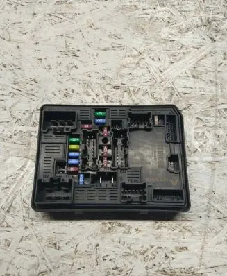 Nissan Juke II F16 Fuse module 284B76LA0B