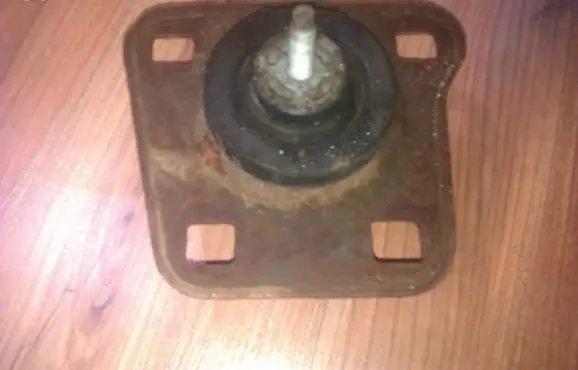 Ford Fiesta Engine mount bracket 96fb6038ak