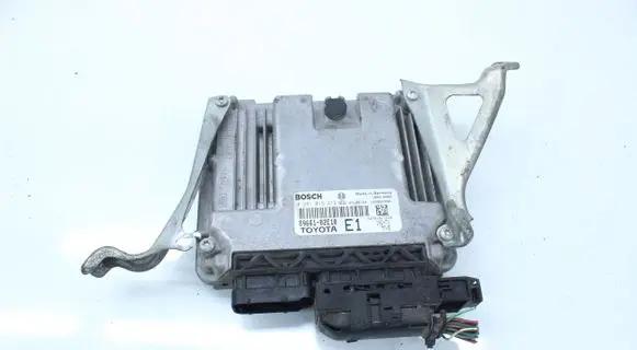 Toyota Auris 150 Engine control unit/module 8966102E10