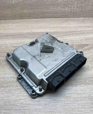 Peugeot 206 Engine control unit/module ECU 0281001934 8200039569 Used