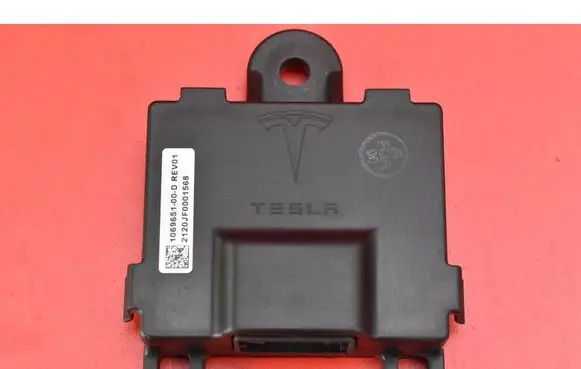 Tesla Model S Engine control unit/module ECU 1069651-00-D