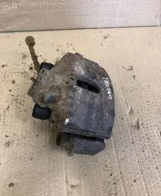 Volkswagen Touran I Front brake caliper