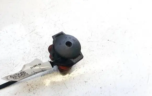 Mercedes-Benz C AMG W204 Radiator mount bracket a0009912595