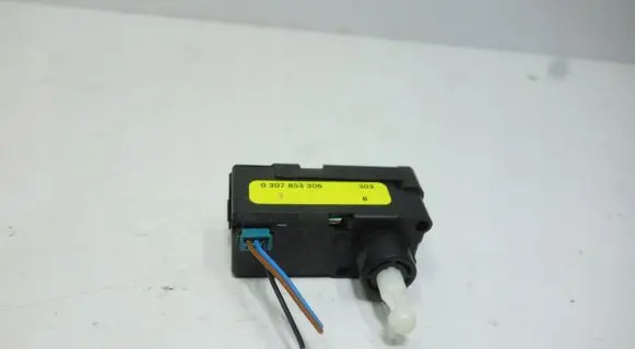 Opel Zafira B Headlight level adjustment motor 0307853306
