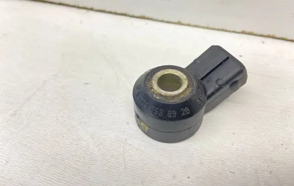 Mercedes-Benz E W124 Detonation knock sensor A0031538928 0031538928 SIMENS