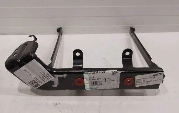 Chevrolet Camaro Intercooler pipe mounting bracket 23376720