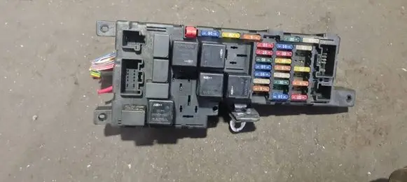 Volvo S60 Fuse module 8637841 518717004