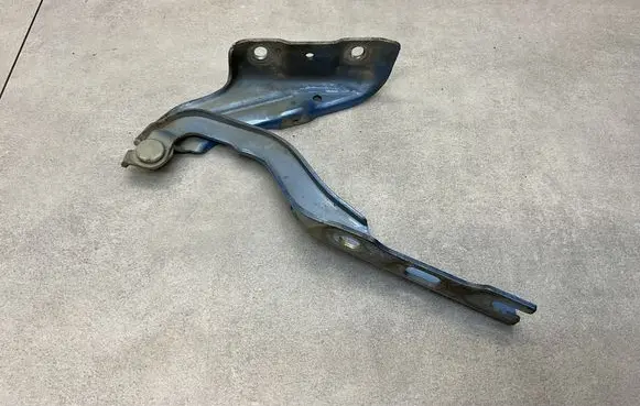 Skoda Fabia Mk3 (NJ) Engine bonnet/hood hinges 6V0823302