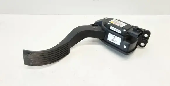Hyundai Santa Fe Accelerator throttle pedal 327262B900 CLT0062A2B900