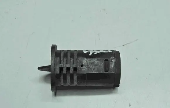Citroen DS4 Radiator mount bracket 9686812580