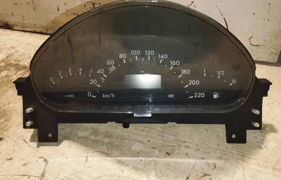 Mercedes-Benz A W168 Speedometer (instrument cluster) A1685401247
