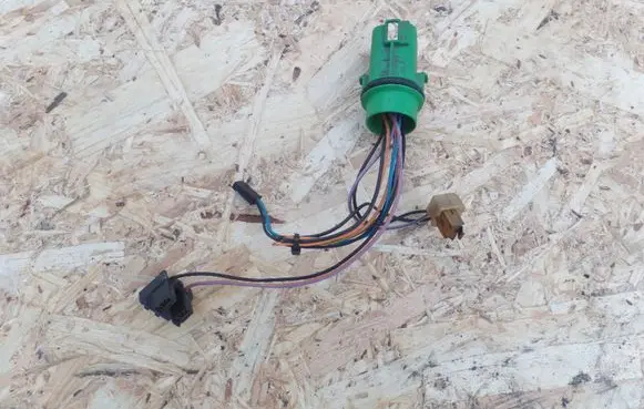 Ford Mondeo Mk III Headlight/headlamp wiring loom/harness 1304487012