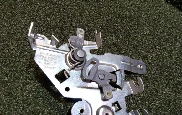 Opel Vivaro Sliding door lock 826706945R 93451791 0119803600