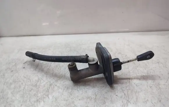 KIA Sorento Clutch master cylinder 