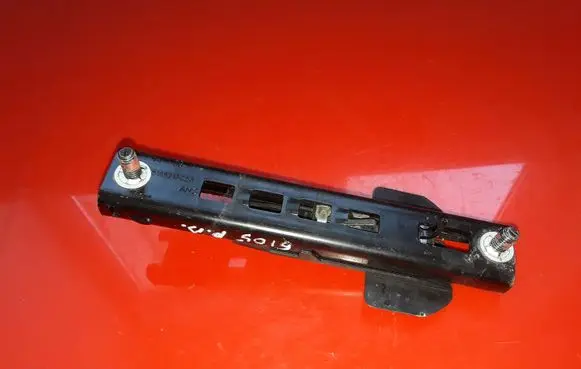Volvo V40 Front passenger seat rail 616521700A