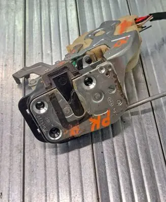 KIA Sorento Front door lock