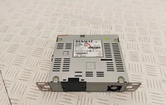 Renault Kadjar Radio/CD/DVD/GPS head unit 281151981R 703740277