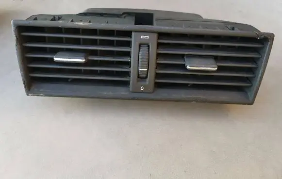 Mercedes-Benz C W202 Dash center air vent grill 2028300554