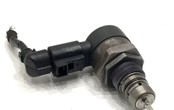 Skoda Superb B6 (3T) Fuel pressure regulator 057130764H