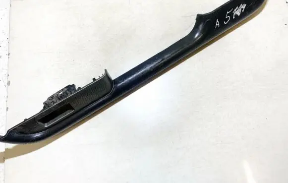 Nissan X-Trail T30 Front door window switch trim 829488h300
