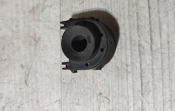Peugeot 2008 I Radiator mount bracket 9639048580