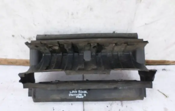 Land Rover Discovery 3 - LR3 Intercooler air channel guide DXJ500091