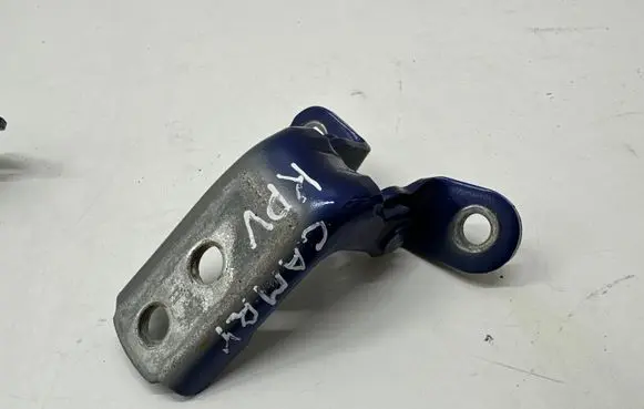 Toyota Camry VIII XV70 Front door upper hinge
