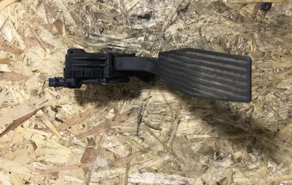 Opel Insignia A Accelerator throttle pedal 13237352 13237352DG