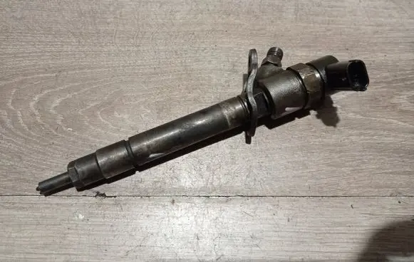 Volvo S60 Fuel injector 30750283 0445110251