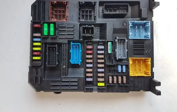 Peugeot 2008 II Fuse box set 9855665180