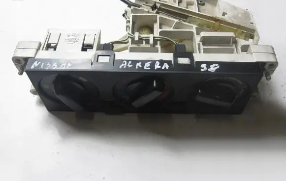 Nissan Almera Climate control unit