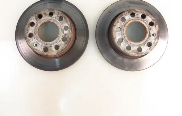 Volkswagen Golf V Rear brake disc 