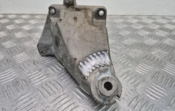 Mercedes-Benz C W204 Engine mounting bracket A2722231504 AC45000