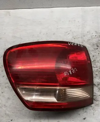 Toyota Avensis Verso Rear/tail lights 4435
