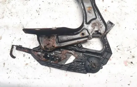 Skoda Octavia Mk2 (1Z) Headlight/headlamp mounting bracket 1z0941340