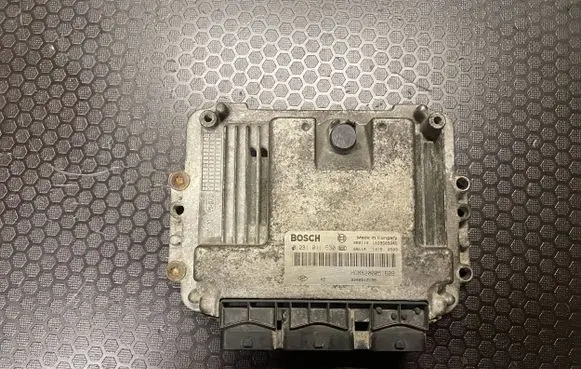 Opel Vivaro Engine control unit/module 1039S09345 8200512196 0281011530
