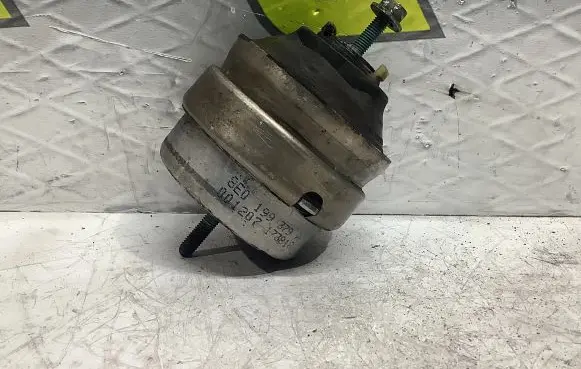 Audi A4 S4 B6 8E 8H Engine mount bracket 8E0199379A